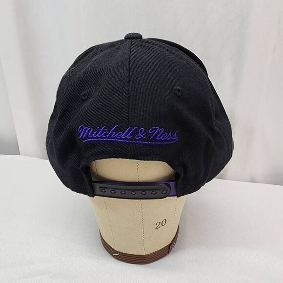 Los Angeles Lakers Vintage Mitchell & Ness Purple Blackout Snap Back Adjustable - Picture 2 of 8